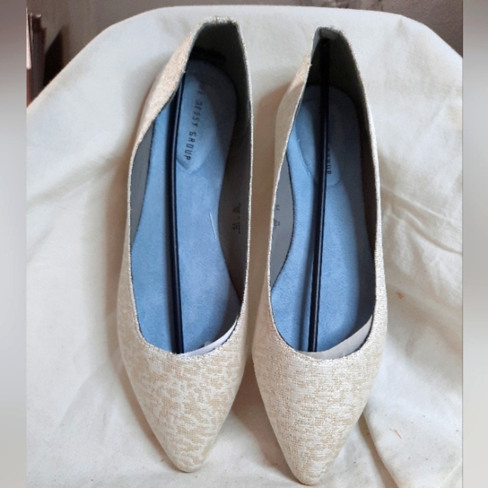 The Dessy Group white & silver floral damask Ballet Flats womens size 10 NWOT